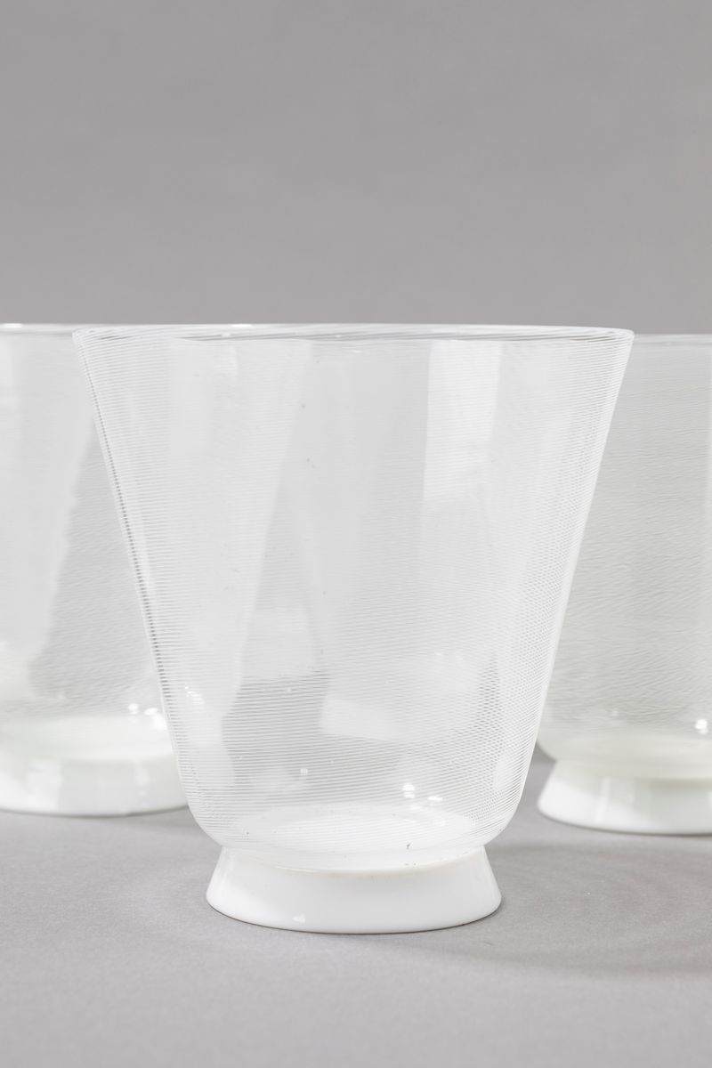 Carlo Scarpa - Set di otto bicchieri in vetro lattimo e mezza filigrana