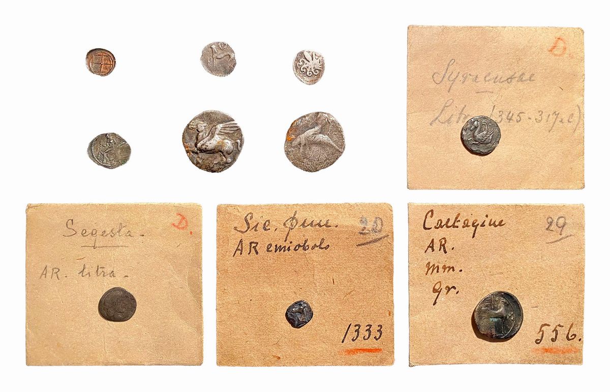 Lotto di 10 monete in argento del mondo greco e magno greco con bustine di collezione