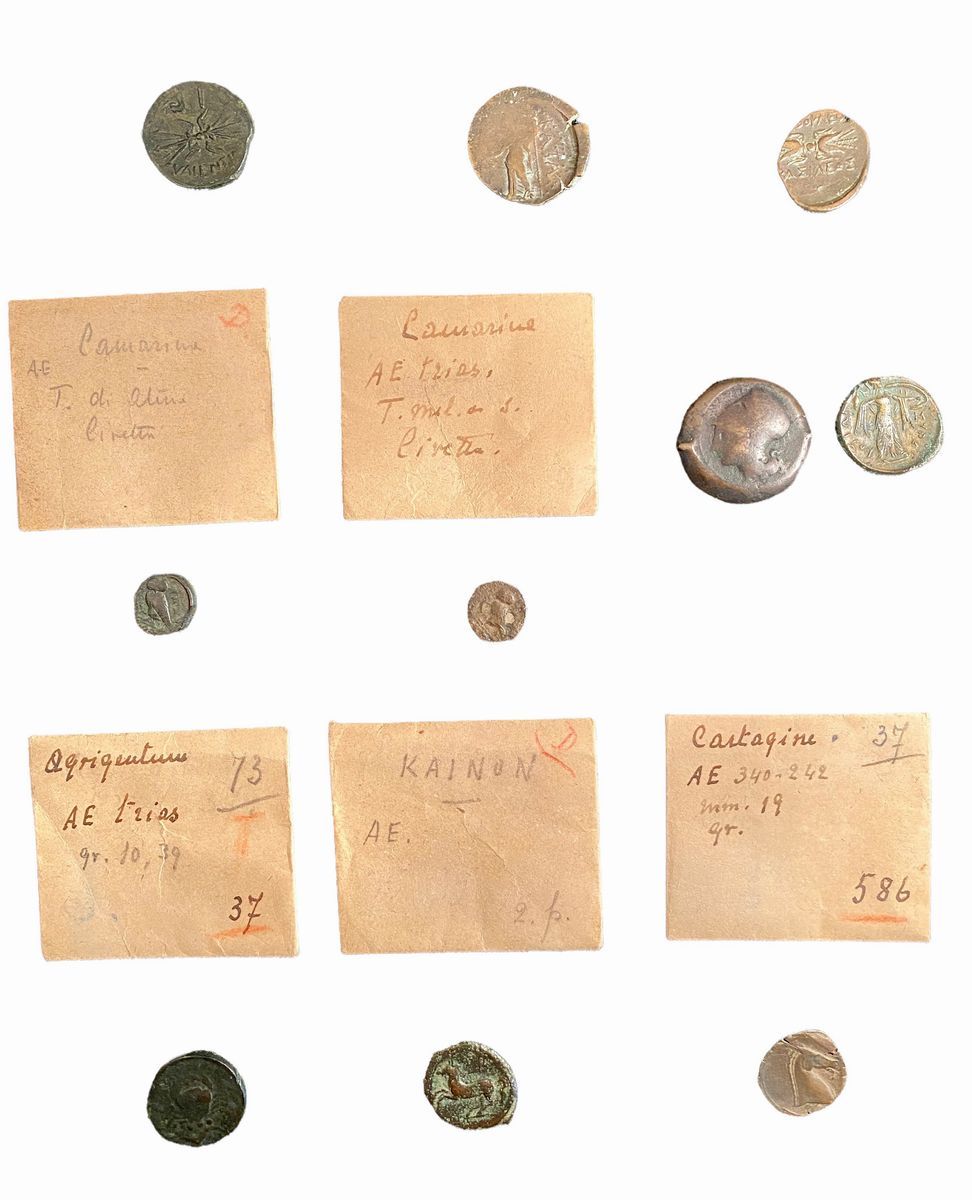 Lotto di 10 monete in bronzo del mondo greco e magno greco, incluse Cartagine, Kainon, Agigento, ...