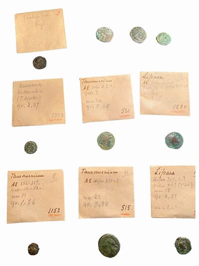 Lotto di 10 monete in bronzo del mondo greco, inclusi esemplari da Tauromenion, Lipari e Messana