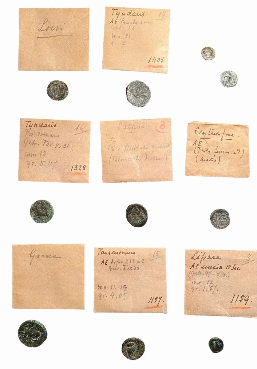 Lotto di 10 monete in bronzo del mondo greco e magno greco, incluse Tyndaris, Centuripae e Lipara