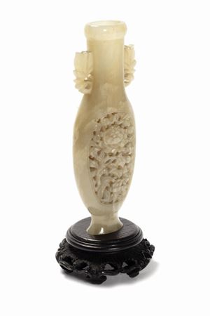 Piccolo vaso in giada, Cina secolo XX