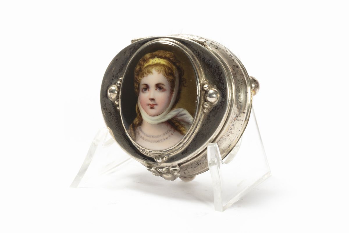 Scatolina in Argento con Miniatura in Porcellana Dipinta, Secolo XIX