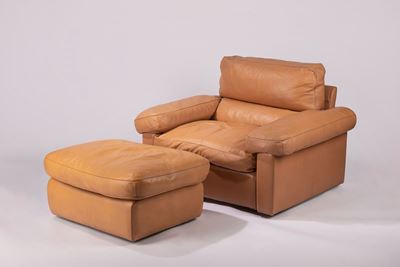 Poltrona Poppy con pouff, pelle senape