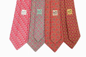 Lot of four different patterns and colors silk ties