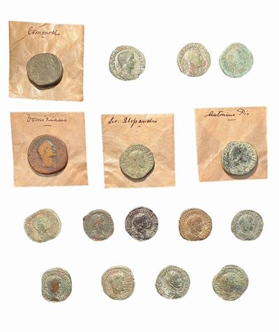 Lotto di 16 sesterzi di epoca imperiale con Alessandro Severo e altri