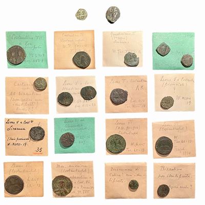 Lotto di 20 monete in bronzo, epoca bizantina, riferimenti a Costantino VII, Giustiniano II, e Le...