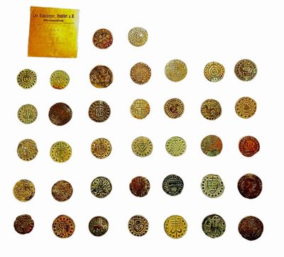 Lotto di 37 tessere mercantili in bronzo