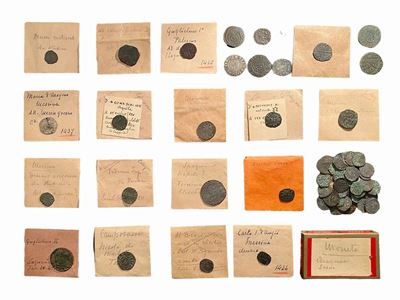 Lotto di 69 monete medievali in bronzo e argento, comprendente esemplari di Maria d’Aragona, Corr...