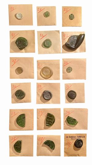 Lotto di 18 gettoni monetali in pasta vitrea