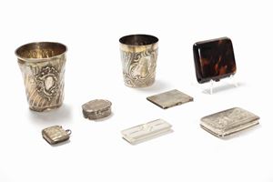 Lot consisting of three boxes, a photo frame, a match-box and two glasses in silver; and a Bakelite cigarette case