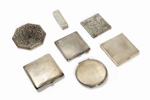 Lot consisting of six silver powder cases and a silver lipstick cases, first half of the 20th century