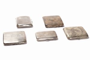 Lot consisting of four silver cigarette cases and a silver purse, early 20th century