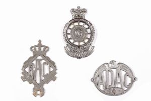Lot consisting of three metal plates