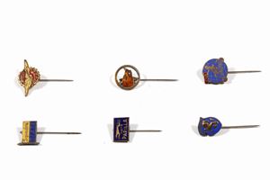 Lot consisting of six metal and enamel pins