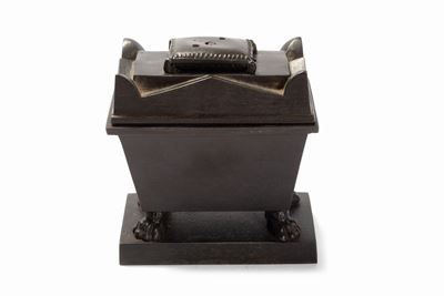 Calamaio in Bronzo a Forma di Sarcofago Neoclassico, Secolo XIX