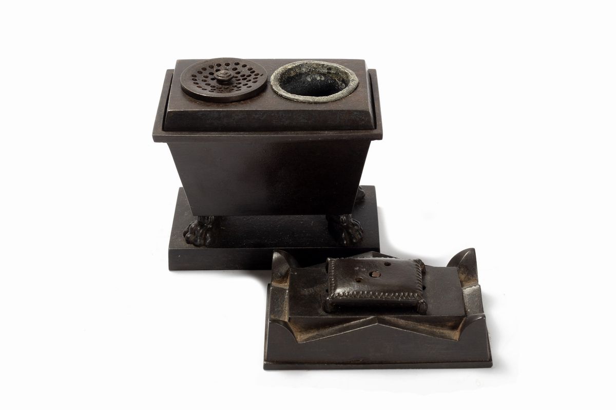 Calamaio in Bronzo a Forma di Sarcofago Neoclassico, Secolo XIX