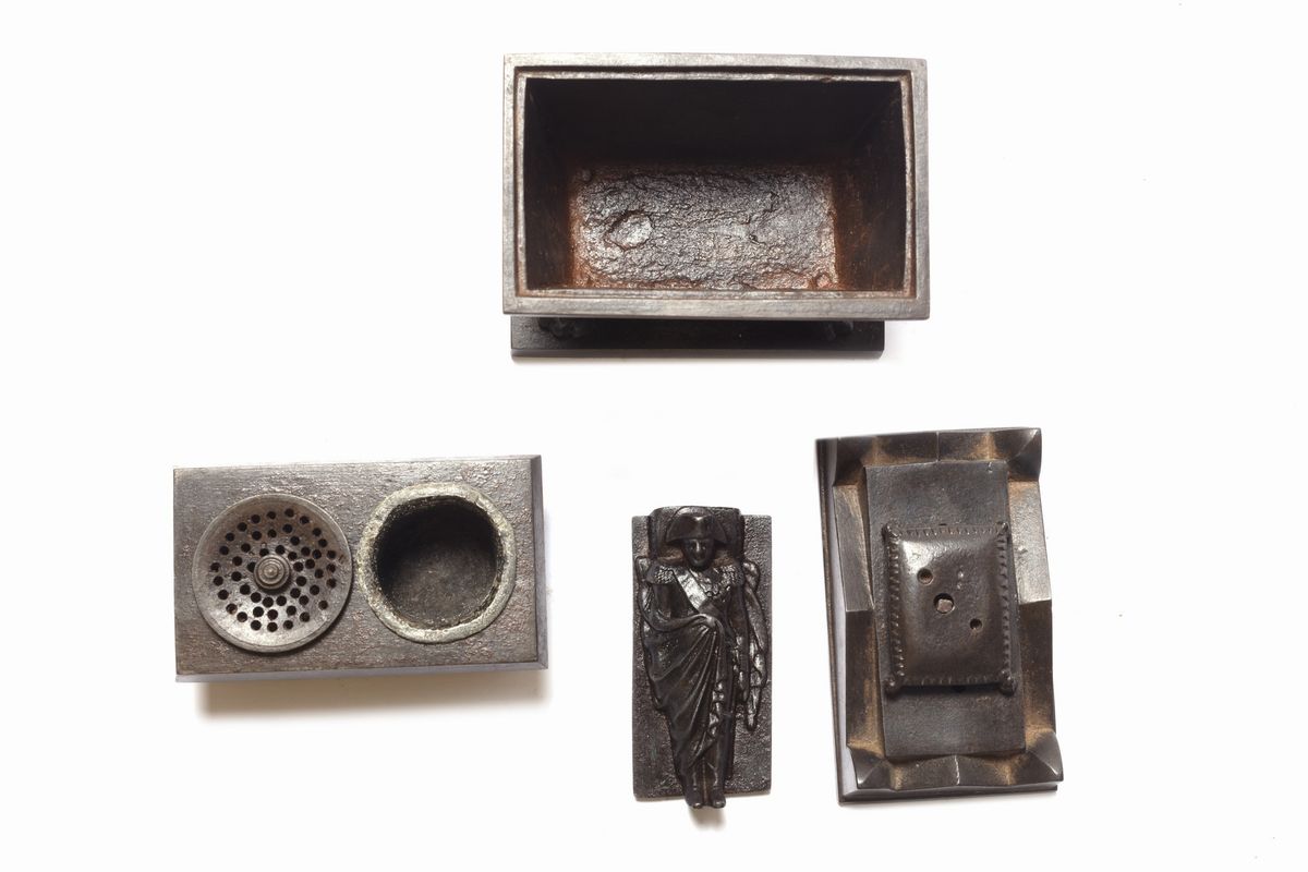 Calamaio in Bronzo a Forma di Sarcofago Neoclassico, Secolo XIX