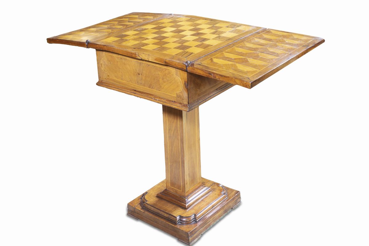 Tavolino da Gioco in Noce, Secolo XIX