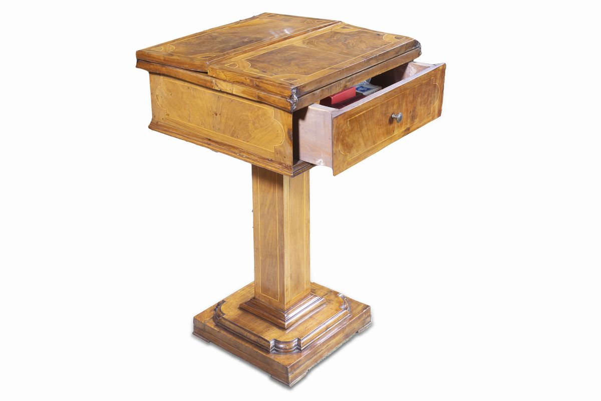 Tavolino da Gioco in Noce, Secolo XIX