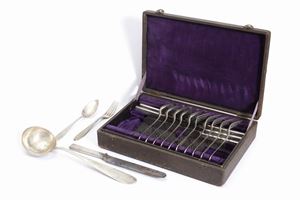 Silver cutlery set