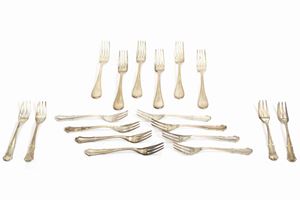 Lotto composto da sei forchette e dodici forchettine da dolce