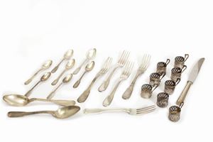 Lot consisting of fifteen silver cutlery and nine cup holders