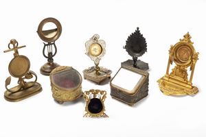 Lotto composto otto porta orologi in materiali diversi, fine secolo XIX - inizi secolo XX