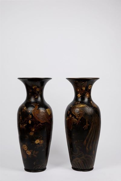 Coppia di Grandi Vasi in Terracotta Smaltata a Fondo Nero. Germania Fine Secolo XIX