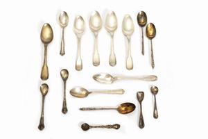 Lot consisting of sixteen silver teaspoons, different sizes