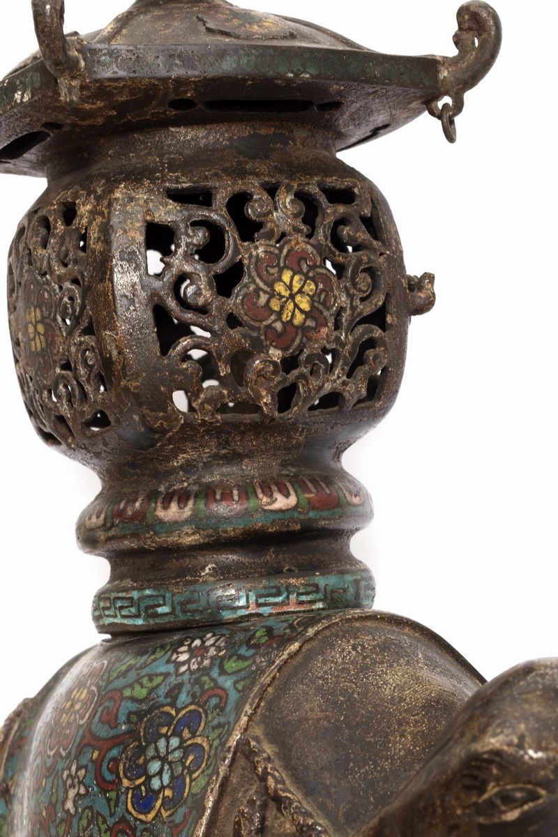 Incensiere in Bronzo e Smalto Cloisonnè a Forma di Elefante, Cina Fine Secolo XIX