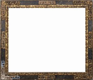  - Cornice riccamente intagliata, dorata e laccata, secolo XVII