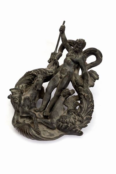 Antico e Grande Battente in Bronzo Raffigurante Nettuno con Cavalli Marini