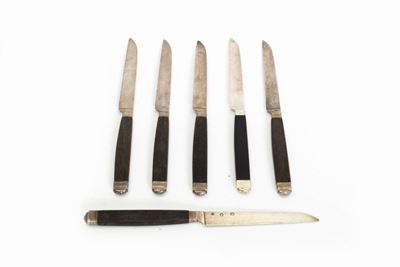 Servizio di Sei Coltellini in Argento con Manico in Legno, Francia Inizi Secolo XIX