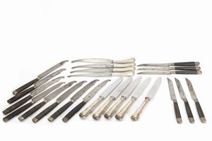 Lotto composto da ventitre coltelli