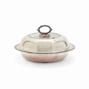 A silver entree dish, Italy 20th Century, Fornari