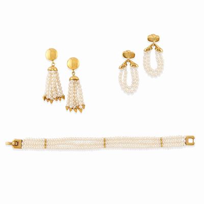 Bracciale e Due Coppie di Orecchini in Oro Giallo 18k e Perle Coltivate D'acqua Dolce