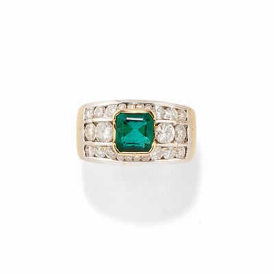 Anello in Oro Bicolore 18k, Smeraldo e Diamanti