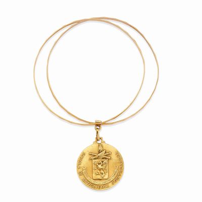 Cinque Bracciali in Oro Giallo 18k e Medaglia