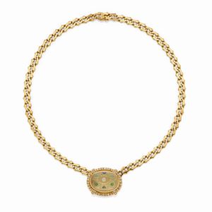  - Collana in oro giallo 18k, diamanti, zaffiri, smeraldi e pietra dura