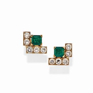  - Orecchini in oro bicolore 18k, smeraldi e diamanti