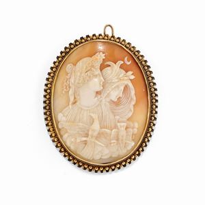  - A low-carat gold and cameo pendant