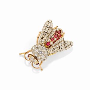  - Spilla in oro bicolore 18k, rubini e diamanti