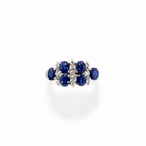  - Anello in oro bianco 18k, zaffiri e diamanti 
