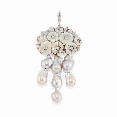 Pendente in Oro Bianco 18k, Cammeo, Perle e Diamanti