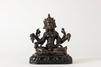 Scultura in bronzo a patina scura raffigurante Vasudhara, Tibet, XIX secolo