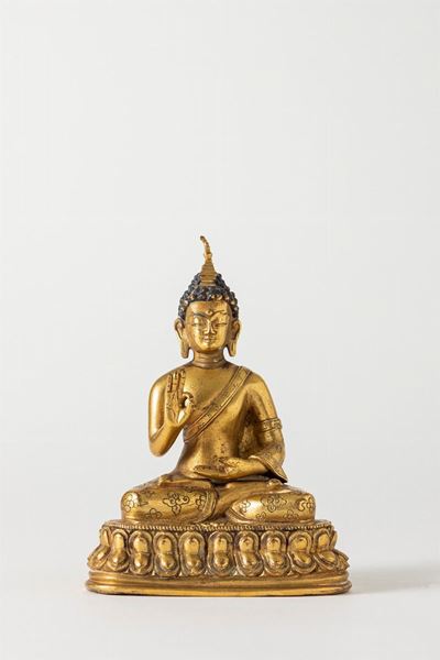 Scultura in bronzo dorato raffigurante Buddha della protezione, Tibet, XVIII secolo