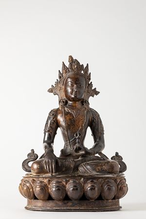 Scultura in bronzo raffigurante Buddha. Cina/Tibet, secolo XIX/XX