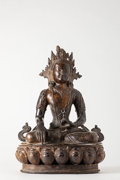 Scultura in bronzo raffigurante Buddha, Cina/Tibet, XIX secolo, h cm 44
