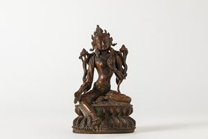 Scultura in bronzo a patina scura raffigurante Tara. Tibet, secolo XIX/XX